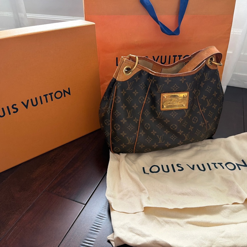 LV purse